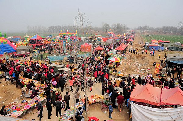 2013年3月16日，山东省茌平县韩屯镇罗屯村西北的鲁义姑庙会现场。。 (1).jpg
