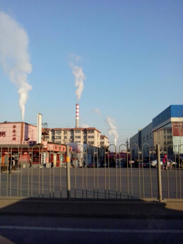 晴空万里飘白烟 大地茫茫闪阳光