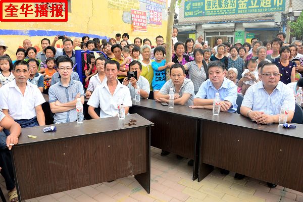 2014年9月7日，山东省茌平县农村姐妹广场舞在苗屯村文化广场展演现场。