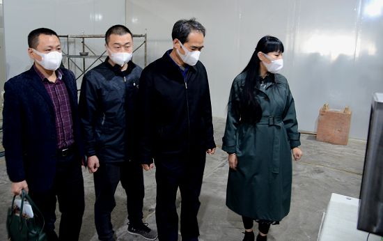 2020年3月27日，“四进”攻坚行动聊城市派茌平区工作五组，在口罩生产企业协调调研现场.jpg